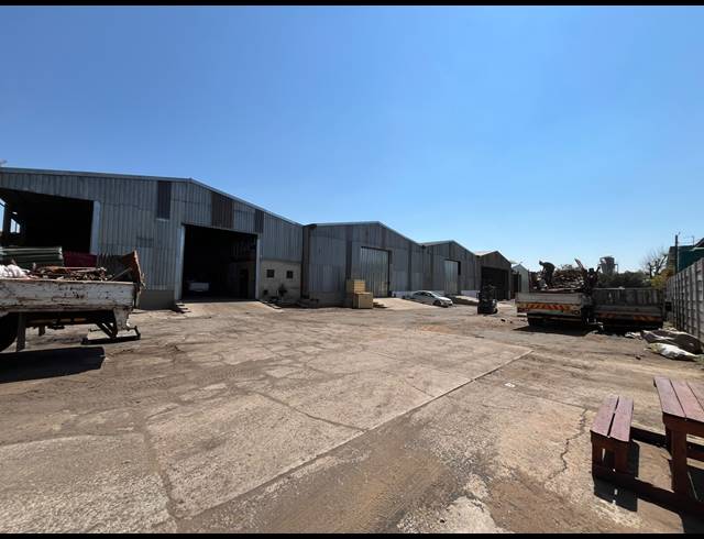 9,300M² WAREHOUSE FOR SALE IN VULCANIA